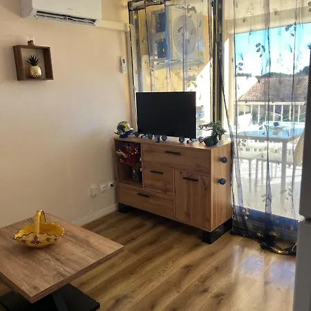 T 2 4 Personnes * Fleury (Aude)